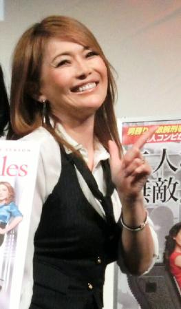 ポーズを決める青田典子＝東京・スペースＦＳ汐留
