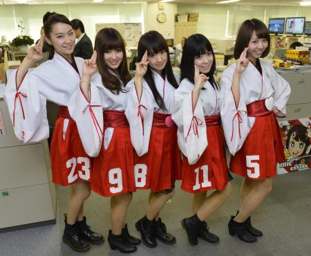 　デビュー曲をＰＲするｍｉｃｏｏｏｏｏズ＝東京・木場のデイリースポーツ