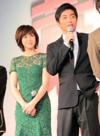 映「藁の楯」の会見に出席した（左から）松嶋菜々子、大沢たかお