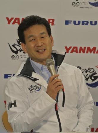 太平洋横断に挑戦することを発表した辛坊治郎氏＝東京・新宿