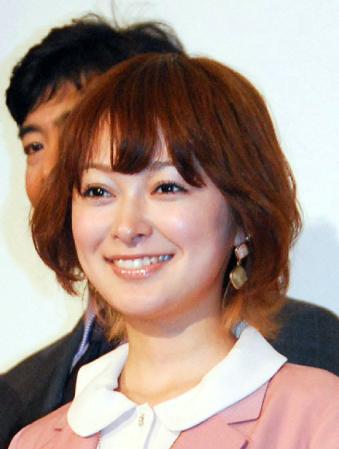 　産休に張ることを公式ブログで発表した市井紗耶香