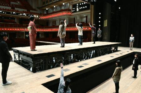 南座ファンが歌舞伎の舞台を特別体験