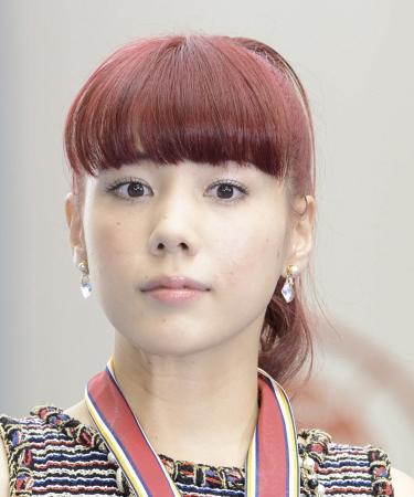 　中尾明慶との結婚と妊娠を発表した仲里依紗