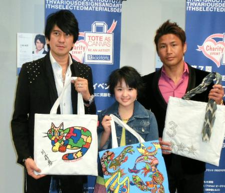 奇妙な夫婦関係を明かし魔裟斗（右）を驚かせた川崎麻世（左）