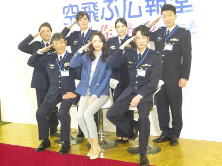 　ＴＢＳ系ドラマ「空飛ぶ広報室」の制作会見に出席した要潤ら