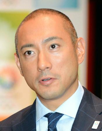 人生初のベッドシーンに緊張しまくったという市川海老蔵