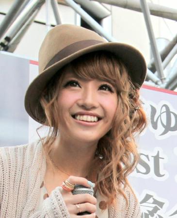 カリスマ美容師と真剣交際している舟山久美子