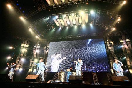 ２０１１年８月以来となる大阪でライブを行った「ＲＩＰ　ＳＬＹＭＥ」＝大阪市内