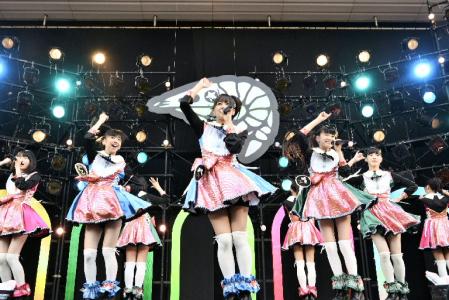 関西初の野外ワンマンコンサートを行った私立恵比寿中学の杏野なつ、真山りか、瑞季、柏木ひなた、松野莉奈ら（左から）＝大阪市内