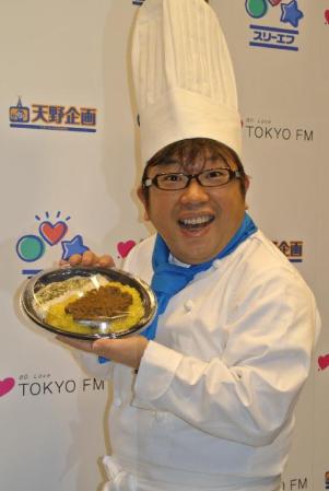 コックスタイルでプロデュース商品をＰＲした天野ひろゆき＝東京・麹町