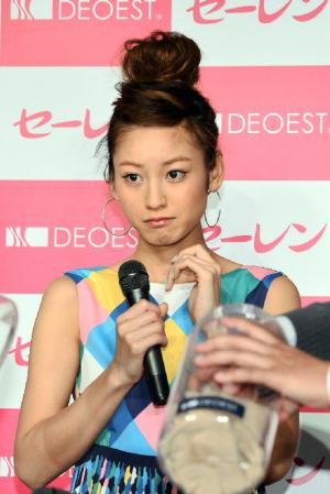 でき婚発表後初めて公の場に登場した西山茉希