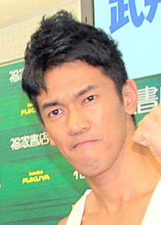 愛車ポルシェに警察車両をぶつけられた武井荘