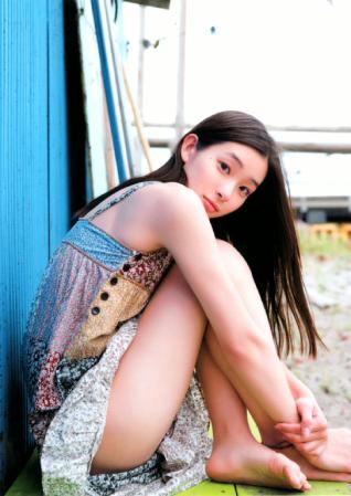 ADAJIRING 足立梨花写真集　サイン入り* 足立梨花 写真集 「adajiring」 : Rika Adachi | HMV&BOOKS
