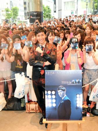 　アルバム発売記念フリーライブを行ったＫＥＩＴＡ＝東京・渋谷のマルイシティ