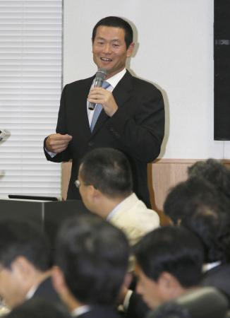 　スポーツ指導の在り方を話し合う有識者会議で意見を述べる桑田真澄氏＝文科省