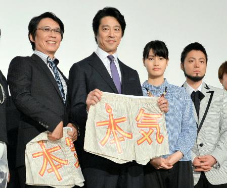 舞台あいさつに登壇した（左から）生瀬勝久、堤真一、橋本愛、山田孝之＝東京・新宿ピカデリー（撮影・会津智海）