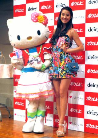 よく蚊に刺されるというすみれ＝東京・半蔵門