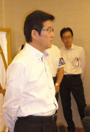 　「ボロ負け」と都議選の敗戦の弁を語る松井一郎氏＝大阪市内