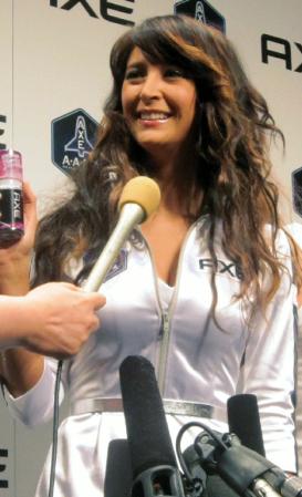 ３年半ぶりのイベント出演の感想を笑顔で語るリア・ディゾン＝東京・渋谷