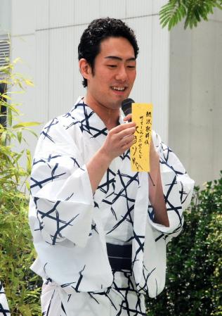 サマージャンボ宝くじ大当たりをお願いした中村勘九郎＝東京・歌舞伎座屋上庭園