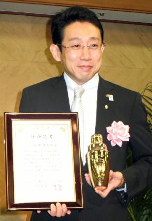 初代「Ｈ．Ｂ．Ａ．大使」に任命された片岡孝太郎＝東京・銀座