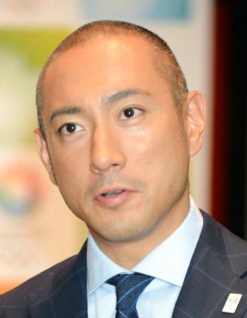 参院選の投票に向かうことを知らせた市川海老蔵