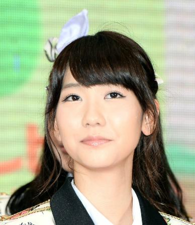 麻里子さまに感謝するＡＫＢ４８・柏木由紀