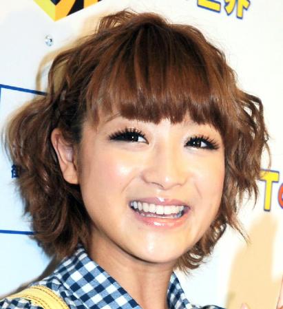 　めいの誕生を喜ぶ鈴木奈々