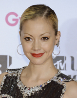 公演中止となった主演舞台の原作者から「無実」と擁護された土屋アンナ