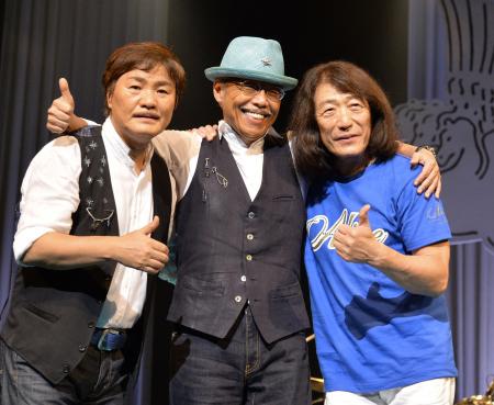 　日本武道館３ＤＡＹＳ追加公演を発表した（左から）堀内孝雄、谷村新司、矢沢透