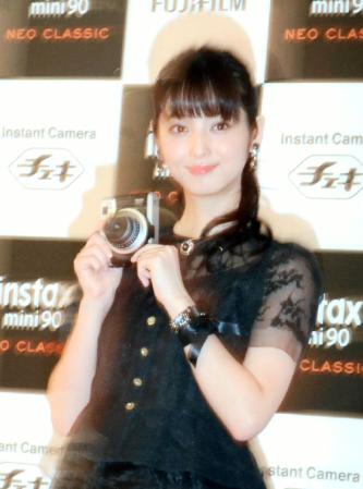 冨士フィルムの新商品発表会に登場した佐々木希＝東京都内