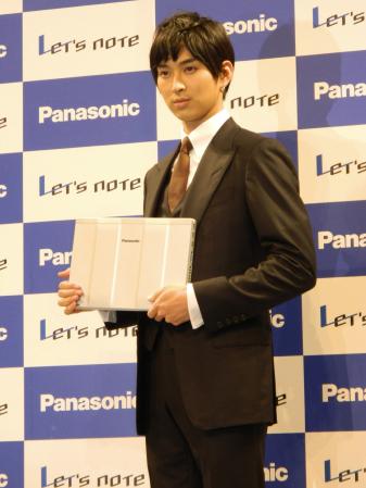 　「レッツノート」新製品発表会見に出席した松田翔太＝東京・有明のパナソニックセンター