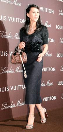 ゆったりめの黒い服装で登場した木村佳乃＝東京・丸の内（撮影・北野将市）