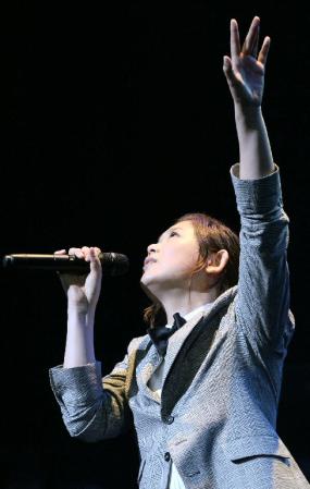 絢香は、地元・関西で全国ツアーをスタートさせ「ただいま～」と会場に呼びかけた＝神戸市内