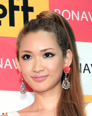 ブログに腫れ上がった足の甲の写真をアップした紗栄子