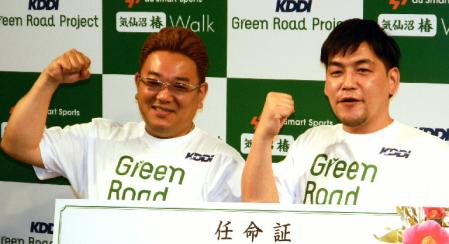 楽天初優勝に喜びのコメントを寄せたサンドウィッチマンの伊達みきお（左）と富澤たけし