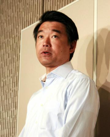 選挙期間中の中傷ビラに怒りの橋下徹大阪市長＝大阪市役所