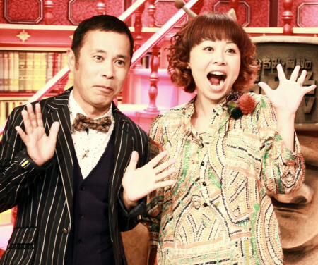 ＡＢＣ「なるみ・岡村の過ぎるＴＶ」の収録を行った岡村隆史（左）と、なるみ＝大阪市内