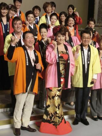 　公演前に会見を行った（前列左から）徳光和夫アナ、藤原紀香、五木ひろし＝東京・ＮＨＫホール