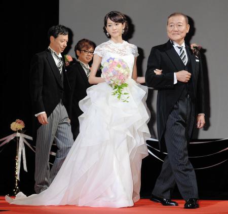 桐谷 コレクション 美玲 結婚 式 ドレス