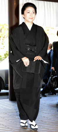 弔問に訪れた石川さゆり＝東京都青山葬儀所（撮影・吉澤敬太）