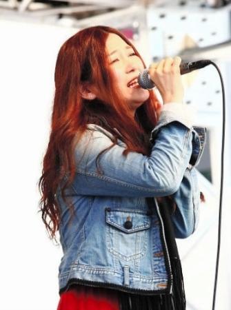 ＦＭ８０２の公開収録を行ったティーナ・カリーナ