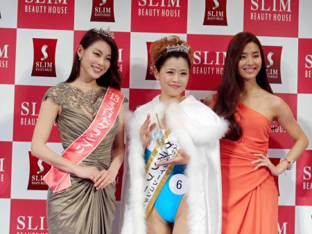 　「車中キス」の質問はスルーしたすみれ（右端）