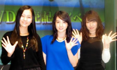 トークショーを行った（左から）工藤綾乃、桜庭ななみ、増田有華