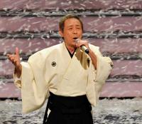 ２０１２年のＮＨＫ紅白歌合戦で熱唱する北島三郎
