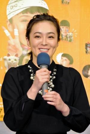 私生活での“お不幸さん話”を語った貫地谷しほり＝東京・ＮＨＫ