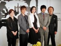 製作発表に出席した（左から）高田聖子、早乙女太一、天海祐希、松山ケンイチ、平幹二朗＝東京・紀尾井町