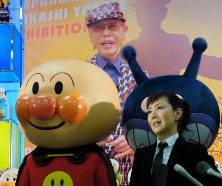 　目を潤ませながら、やなせさんについて語る戸田恵子＝東京・新宿ＮＳビル