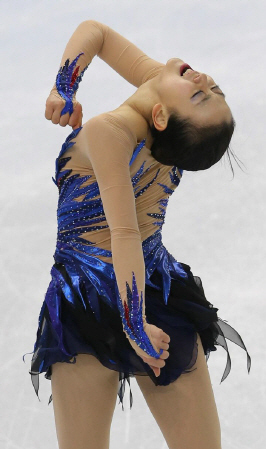 　女子フリーで会心の演技を見せた浅田真央はフィニッシュを決め感極まる＝ソチ（撮影・飯室逸平）