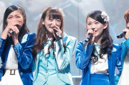 卒業公演を迎えたＳＵＰＥＲ☆ＧｉＲＬＳの八坂沙織（中央）＝パシフィコ横浜